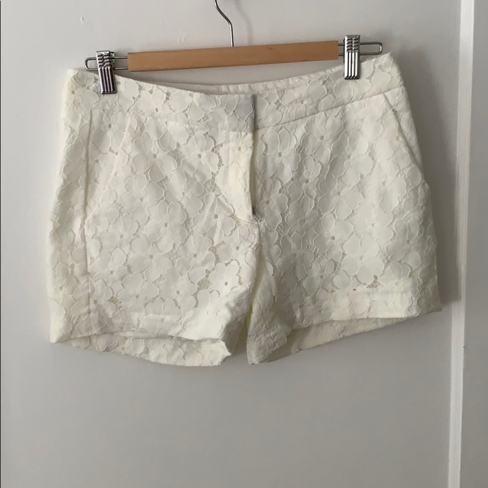 Cream flower print lace short.